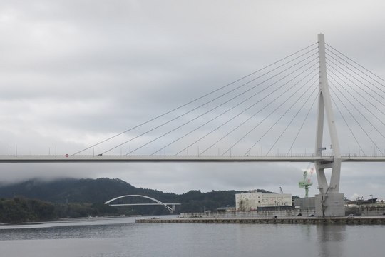 202110071423 気仙沼湾横断橋と大島大橋 w1024 PA070210.jpg